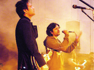 strings enthralled by peshawar