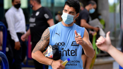 suarez says uruguay players let guard down after spate of covid 19 cases suarez says uruguay players let guard down after spate of covid 19 cases