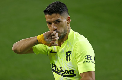 atletico s suarez shows barca what they are missing