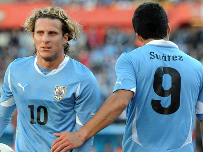 barcelona ditching suarez was a huge mistake forlan barcelona ditching suarez was a huge mistake forlan