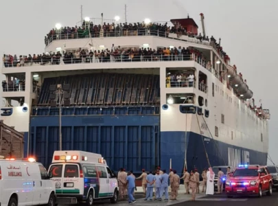 37 pakistanis reach jeddah from sudan 37 pakistanis reach jeddah from sudan