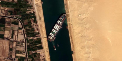 tugs dredgers struggle to free ship blocking suez canal
