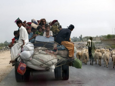 millions move out as flood threatens sindh