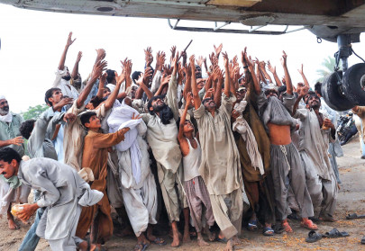 sukkur barrage sustains super flood
