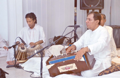 ghazal night the versatile maestro and the soothing aura of the mehfil