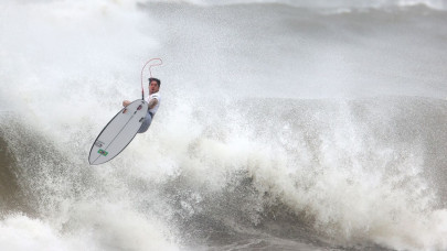 japan s igarashi stuns brazilian medina in olympic surfing japan s igarashi stuns brazilian medina in olympic surfing