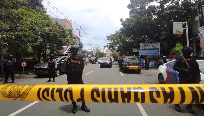 armed police officers stand guard along a closed road following an explosion outside a catholic church in makassar south sulawesi province indonesia march 28 2021 photo reuters