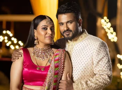 in pink and gold swara and fahad turn heads at glittering wedding reception