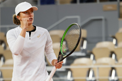 swiatek heavy favourite for second french open title swiatek heavy favourite for second french open title