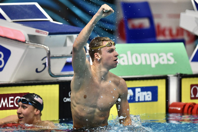 world championships marchand closes in on phelps