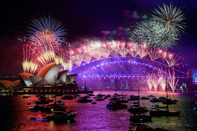 fireworks explode over sydney harbour during new year s eve celebrations in sydney australia january 1 2022 photo reuters fireworks explode over sydney harbour during new year s eve celebrations in sydney australia january 1 2022 photo reuters