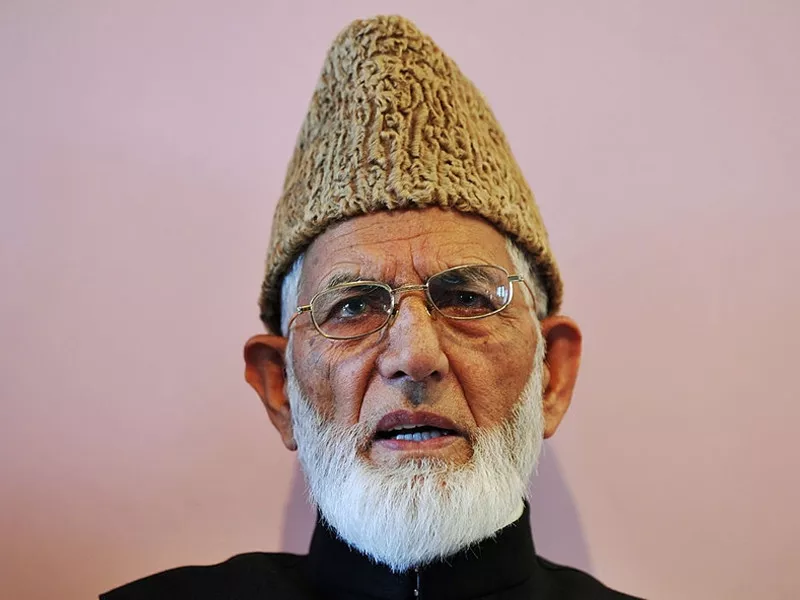 kashmiris pay tribute to geelani on anniversary kashmiris pay tribute to geelani on anniversary