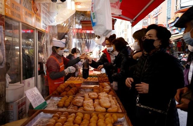 women buy donuts at a traditional market amid the coronavirus disease covid 19 pandemic in seoul south korea november 26 2020 photo reuters