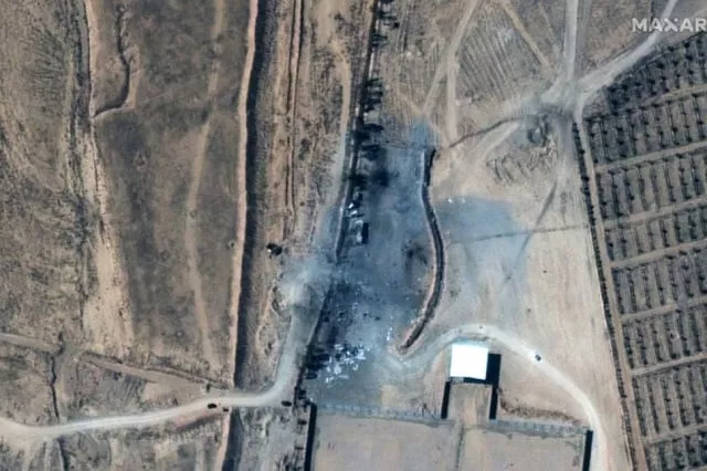 a close up view of destroyed buildings at an iraq syria border crossing after airstrikes seen in this february 26 2021 handout satellite image provided by maxar photo reuters a close up view of destroyed buildings at an iraq syria border crossing after airstrikes seen in this february 26 2021 handout satellite image provided by maxar photo reuters