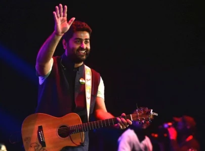 why have we barred pakistani songs singers in india arijit singh asks live in concert