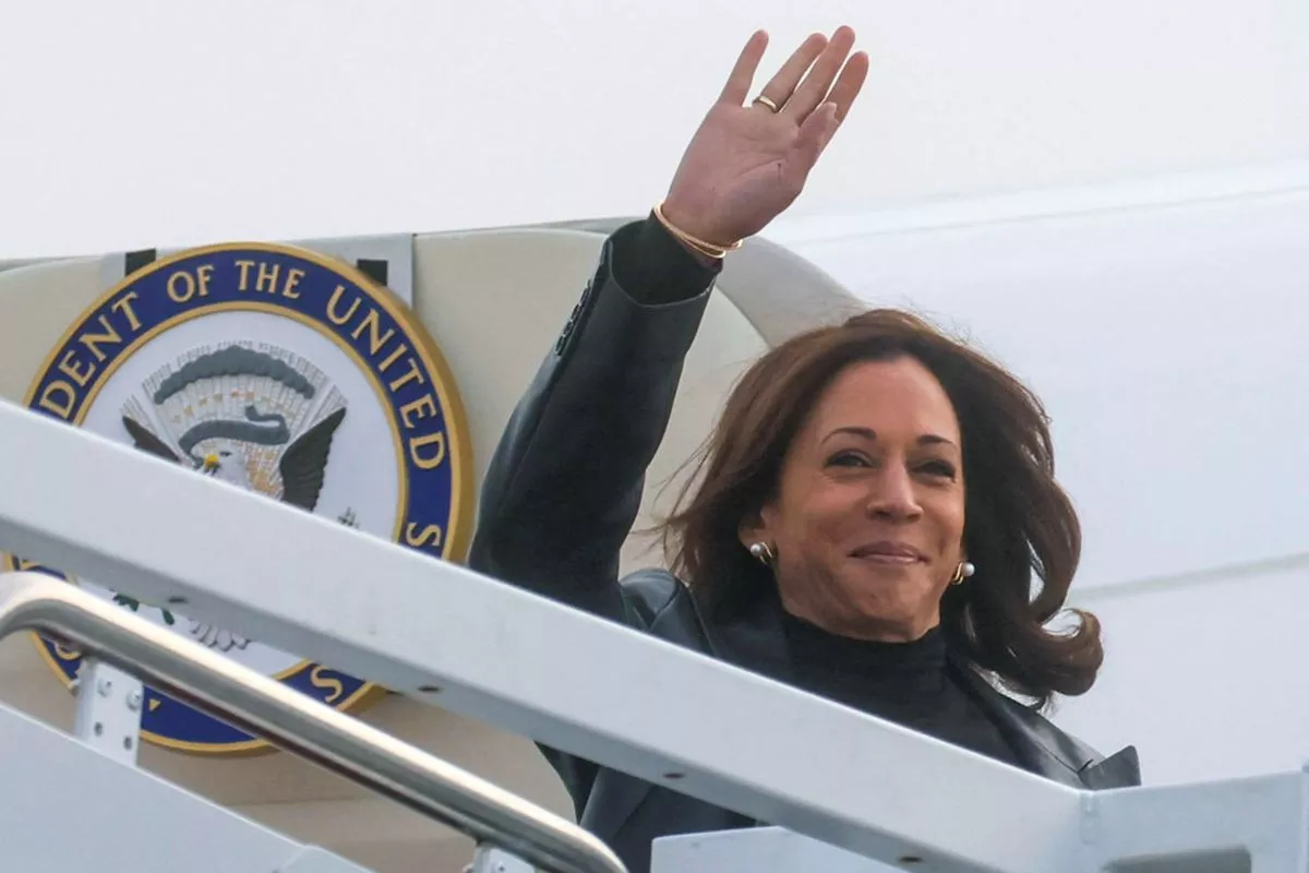 u s vice president kamala harris boards air force 2 for travel to japan and south korea from joint base andrews maryland u s september 25 2022 reuters leah millis u s vice president kamala harris boards air force 2 for travel to japan and south korea from joint base andrews maryland u s september 25 2022 reuters leah millis