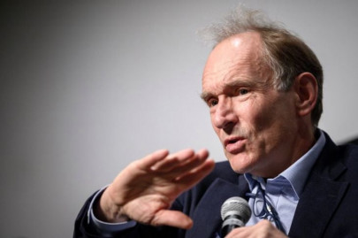 founder of world wide web berners lee to sell source code as nft