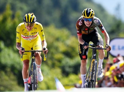 vingegaard v pogacar duel headlines tour de france vingegaard v pogacar duel headlines tour de france