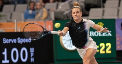 sakkari into last four at wta finals