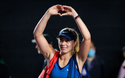 badosa steamrolls sabalenka in wta finals opener