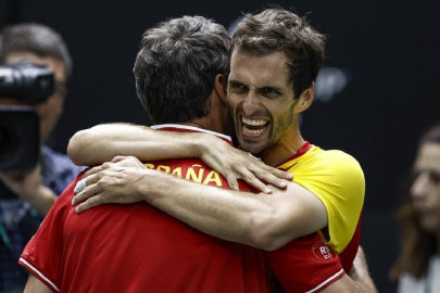 spain defeat serbia in davis cup opener spain defeat serbia in davis cup opener