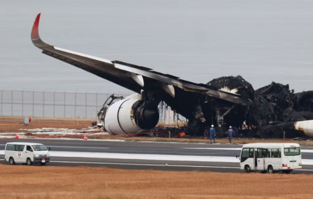 police probe possible negligence in tokyo runway collision media police probe possible negligence in tokyo runway collision media