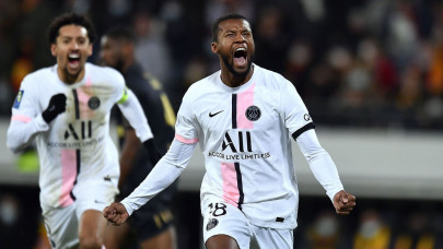 wijnaldum rescues psg after lens leave messi in a daze