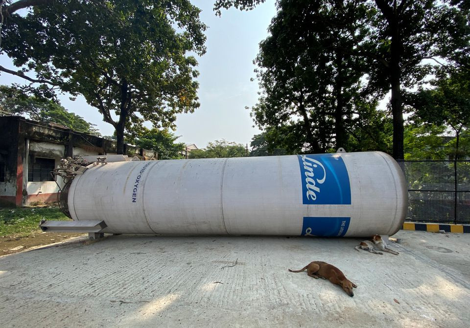 A Linde liquid oxygen storage tank lies on the ground waiting to be installed at a nearby platform in the Jawaharlal Nehru Medical College and Hospital in Bhagalpur district in the eastern state of Bihar, India, November 12, 2021. Picture taken November 12, 2021. REUTERS