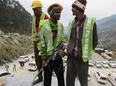 rainy weather closing in on indian rescuers trying to reach trapped men