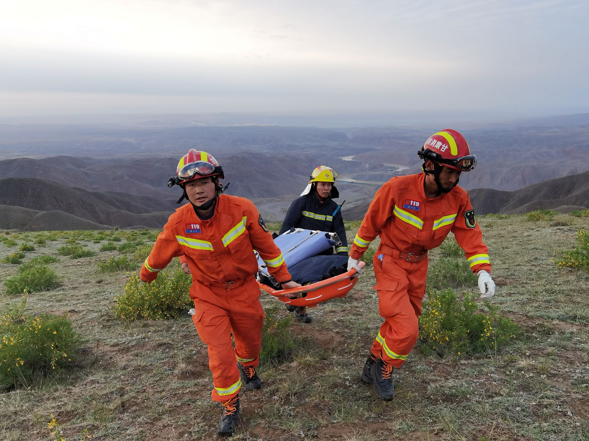 rescue workers carry a stretcher as they work at the site where extreme cold weather killed participants of an 100 km ultramarathon race in baiyin gansu province china may 22 2021 photo reuters