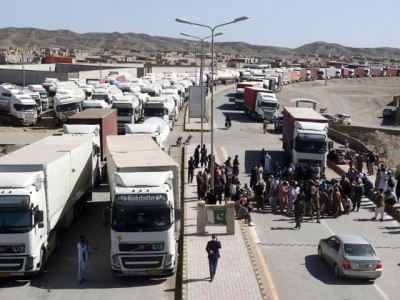 pakistan iran border reopens for pedestrians pakistan iran border reopens for pedestrians
