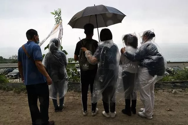 relatives of the victims mourn near the site a day after the deadly train derailment at a tunnel north of hualien taiwan april 3 2021 photo reuters relatives of the victims mourn near the site a day after the deadly train derailment at a tunnel north of hualien taiwan april 3 2021 photo reuters