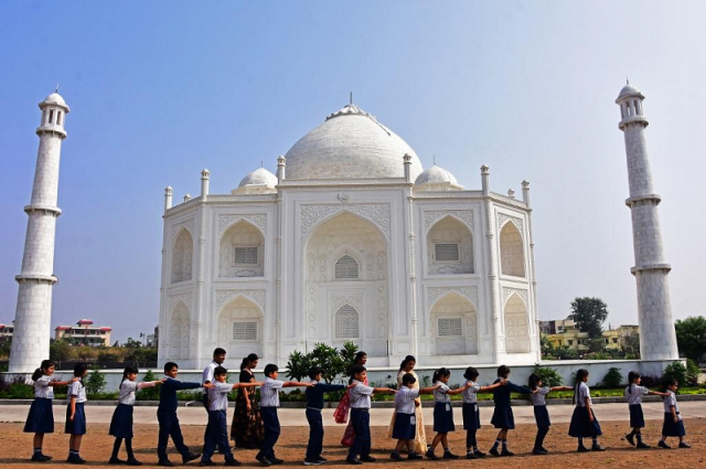 indian builds taj mahal replica home for wife indian builds taj mahal replica home for wife