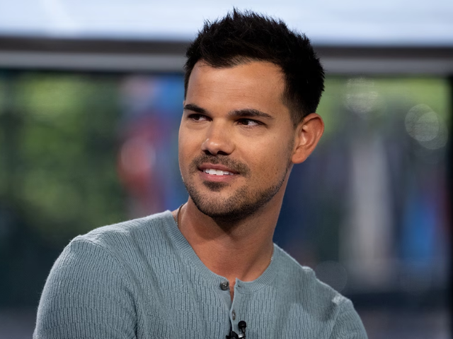 taylor lautner s backflips continue to impress actor shows off skills at kane brown concert taylor lautner s backflips continue to impress actor shows off skills at kane brown concert