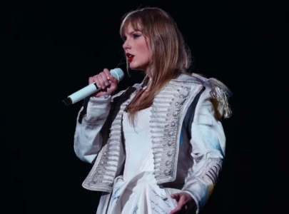 taylor swift drops my boy only breaks his favorite toys first draft phone memo for 24 hours