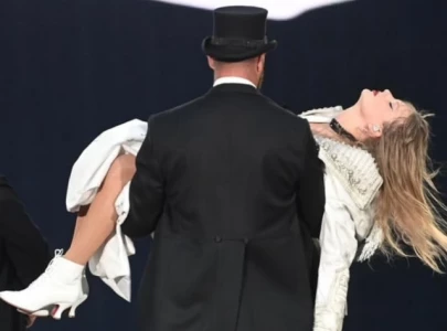 travis kelce had one thought while carrying taylor swift do not drop the baby