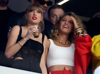 taylor swift s ruin the friendship has fans side eyeing blake lively
