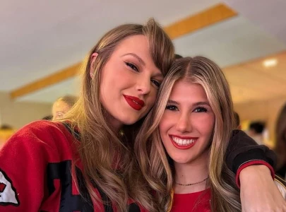 chiefs ceo s daughter ava hunt looks like taylor swift in new dress