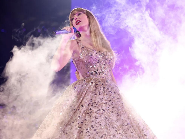 photo taylor swift performing at eras tours photo taylor swift performing at eras tours