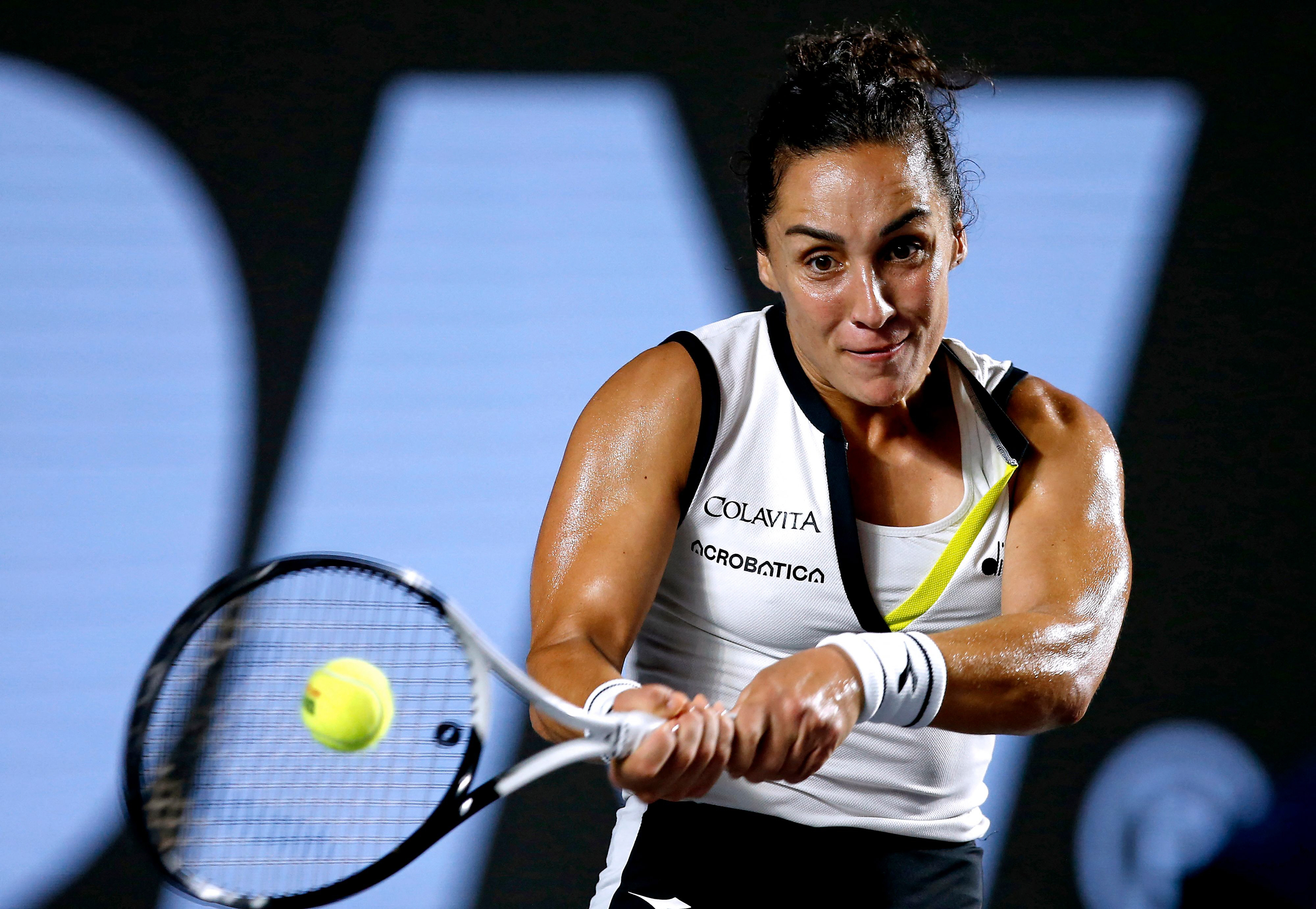 No.2 Swiatek beats No.1 Sabalenka in WTA Finals semis - SportsDesk