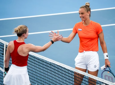 swiatek off to flying start in united cup swiatek off to flying start in united cup