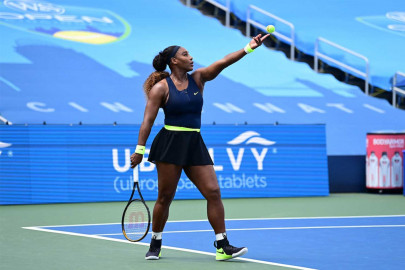 flustered williams crashes out djokovic reaches quarter finals flustered williams crashes out djokovic reaches quarter finals