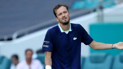 djokovic stays no 1 as medvedev falls djokovic stays no 1 as medvedev falls