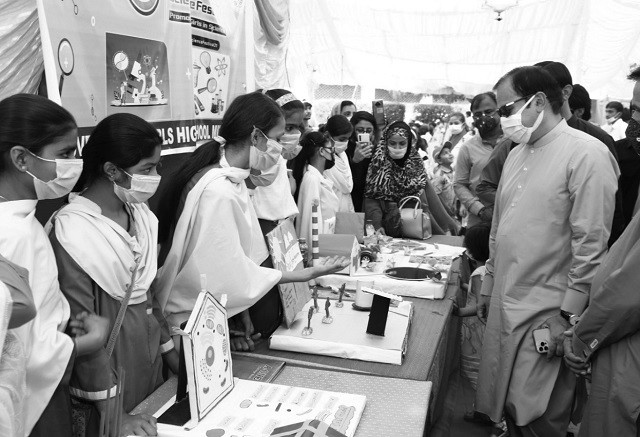 chief guest dr mahesh kumar malani examining an exhibit at one of the stalls set up at thar science festival 2021 photo express