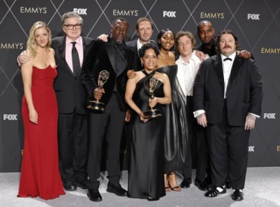 dan and eugene levy joke about the bear emmy nomination during awards ceremony