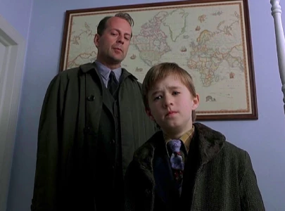 bruce willis left voicemails for haley joel osment after the sixth sense