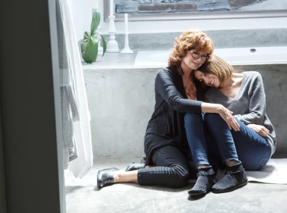 the meddler review how mothers find their way the meddler review how mothers find their way