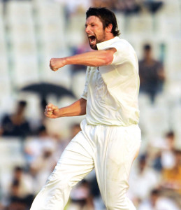 three wicket hilfenhaus rocks india