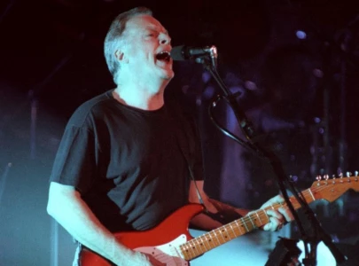 david gilmour teases pink floyd reunion prepares to play classics on luck and strange solo tour