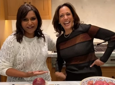 mindy kaling celebrates kamala harris indian heritage at dnc immigrant mom dosas sanskrit name